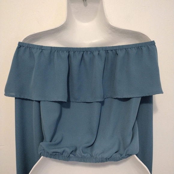 G by Guess - Ruffle Off Shoulder Blouse - Picture 8 of 12